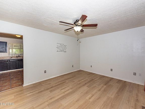 4th image of 812 Piney Hills Dr