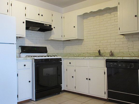 5th image of 2312 Buttercup Ln #2312