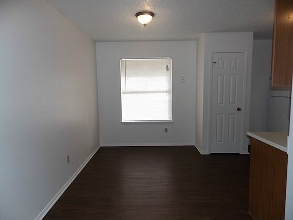 5th image of 2204 Donahue Ln #B