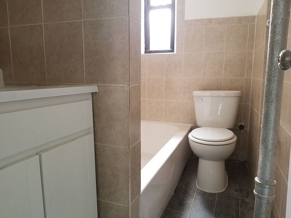 2nd image of 7 Broadway Ter APT 1D