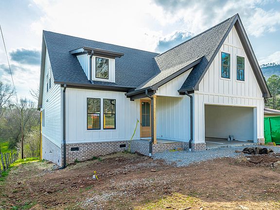 3rd image of 674 Courtney Ln