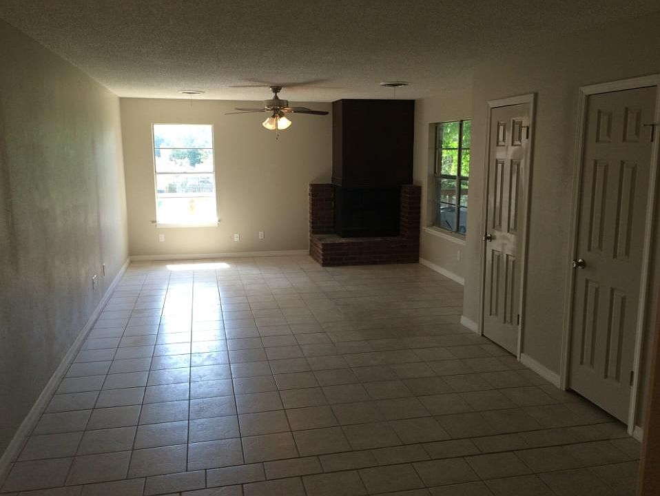 1st image of 821 Hardy Springs Cir APT A