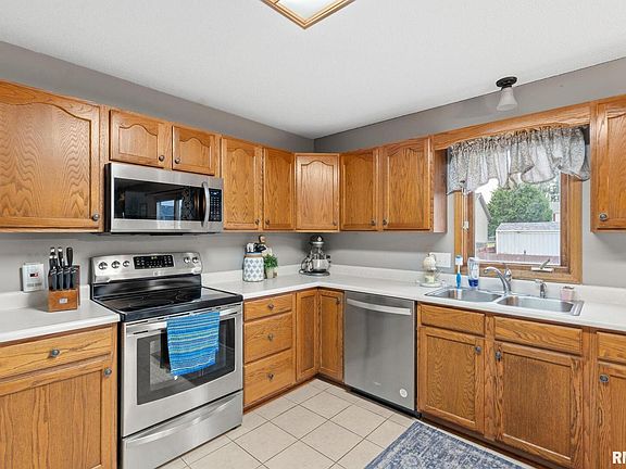 5th image of 2309 W 61st St