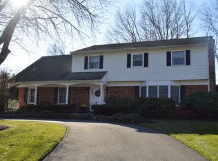 9 Schuyler Hills Rd, Loudonville, NY 12211