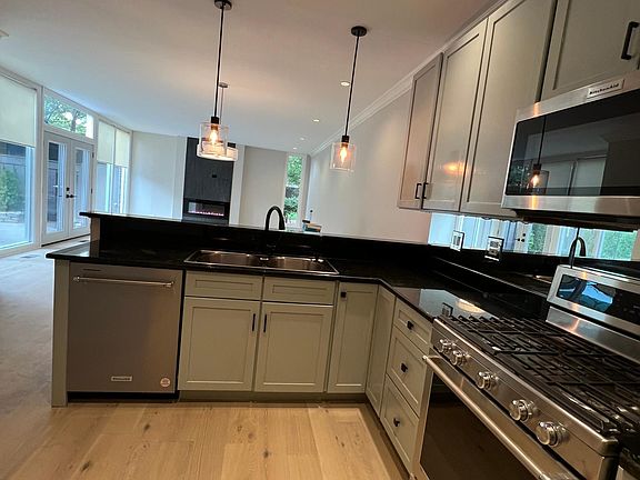 5th image of 1312 N Sandburg Ter #1312