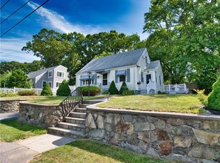 9 Garvin St, Cumberland, RI 02864