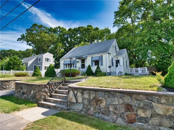9 Garvin St, Cumberland, RI 02864
