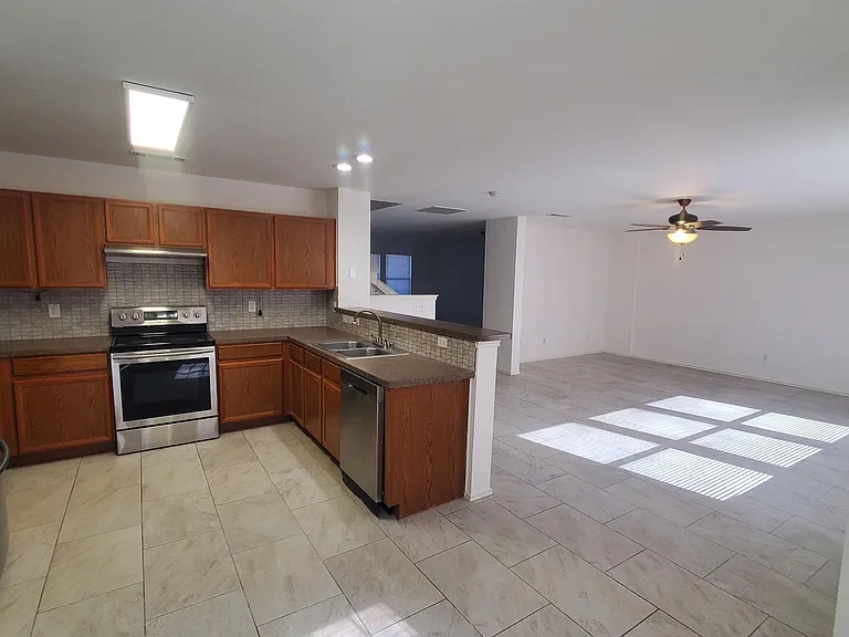 109 Southwestern Dr — Photo 2