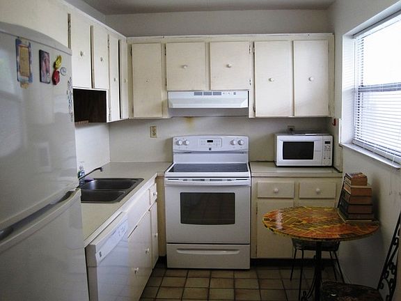 2nd image of 9200 Fontainebleau Blvd APT 102