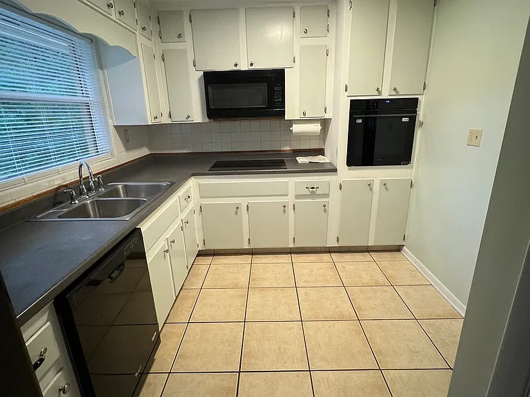 20717 SW Beach Blvd — Photo 18
