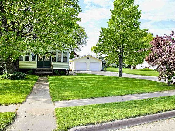 2nd image of 1604 Lake Shore Dr