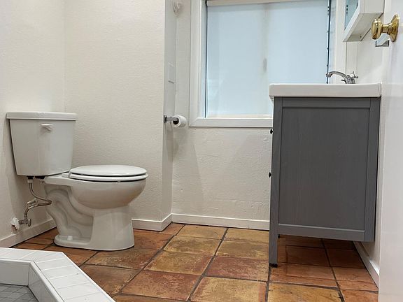 4th image of 621C Natoma St #C