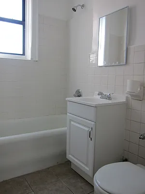 Rented by Realty 2000 Corp | media 1