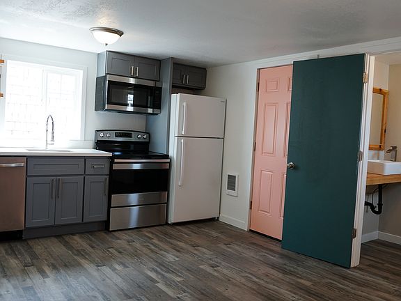 3rd image of 710 Pacific Ave N #4