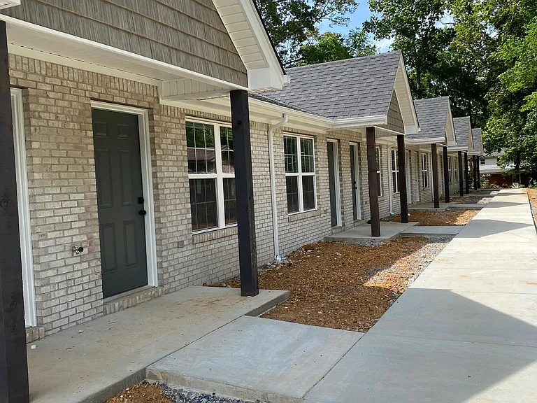 1314 Poplar St E — Photo 2