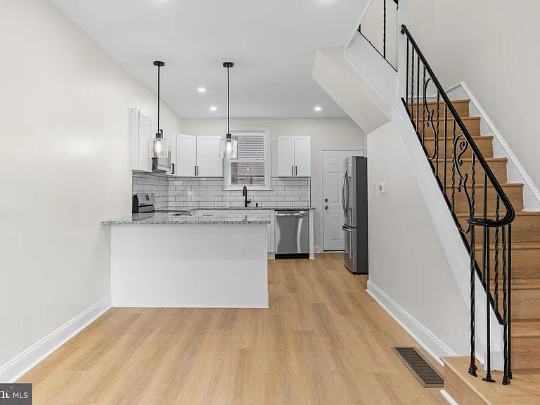 2151 E Stella St — Photo 6