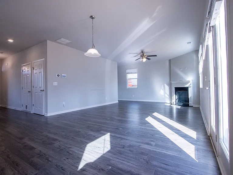 325 Park West Blvd — Photo 8