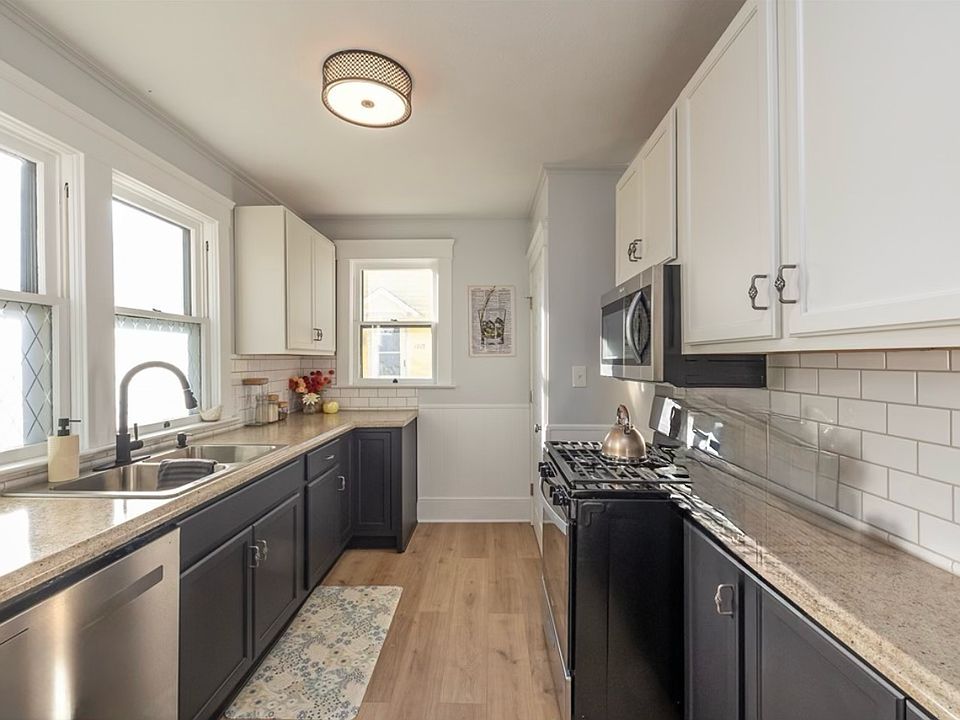 2nd image of 1133 W 4th St