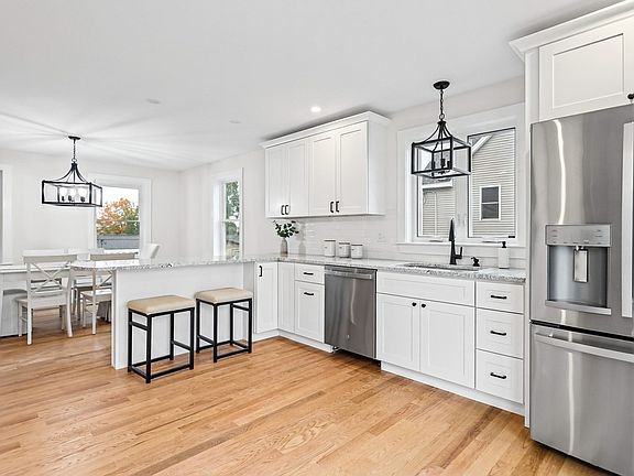 2nd image of 11 Bennington St