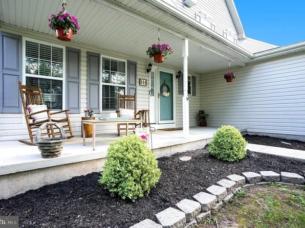 144 Ivy Ln, Zieglersville, PA 19492