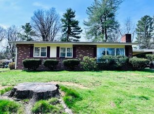 2136 Forest Dr, Waynesboro, VA 22980
