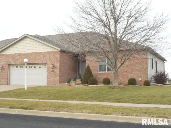 1601 Kelsey St, Washington, IL 61571