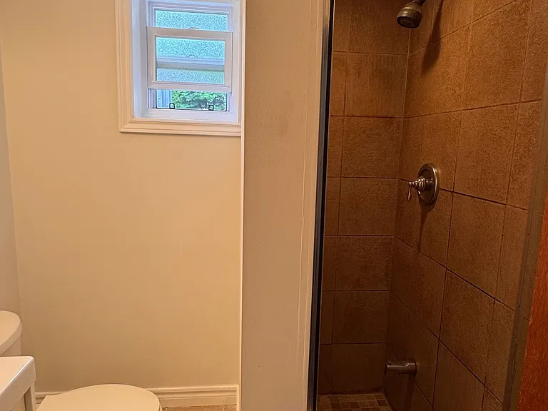 100 Burbank Dr — Photo 27