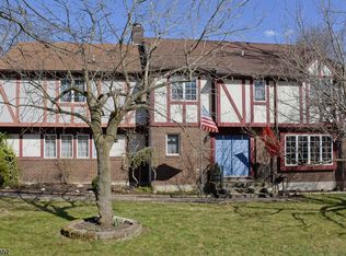 23 Laurel Dr, Oak Ridge, NJ 07438