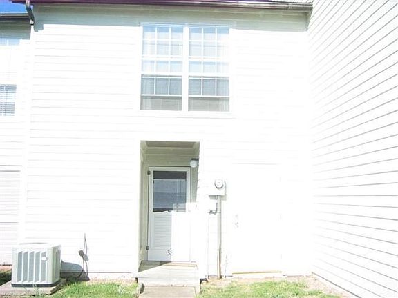 2nd image of 100 Edgewater Dr Unit 38