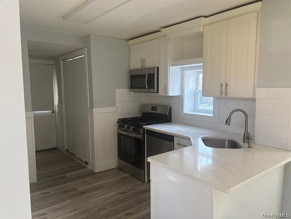 4 bed, 2.0 bath, 1350 sqft, $3,850 — Photo 3