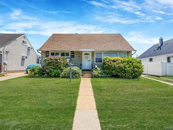 63 Wilfred Boulevard, Hicksville, NY 11801