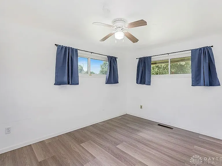 2090 Mattis Dr — Photo 13