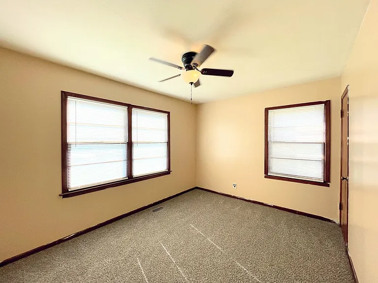 1427 N Harding Ave — Photo 13