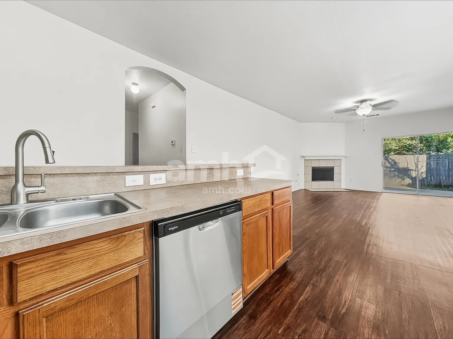 4 bed, 2.0 bath, 1815 sqft, $2,195 — Photo 4