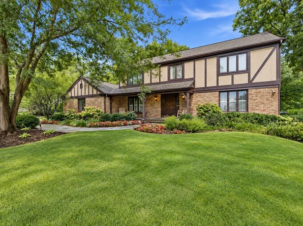 9614 Partridge Ln, Crystal Lake, IL 60014
