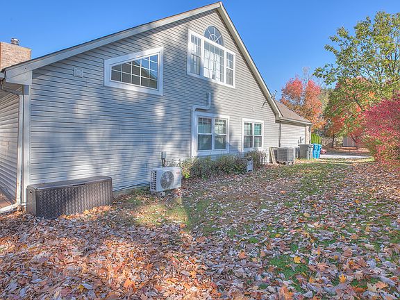 4th image of 19525 Creekview Dr