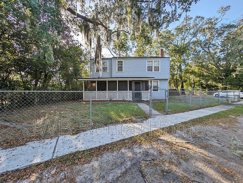 1st image of 418 Sunset Dr