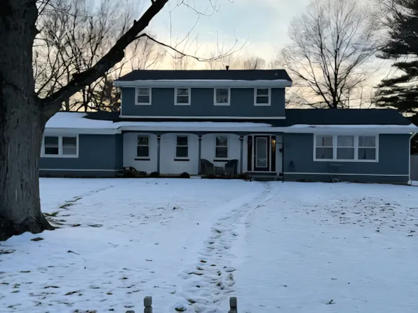 13 Charlton Dr, Kankakee, IL 60901