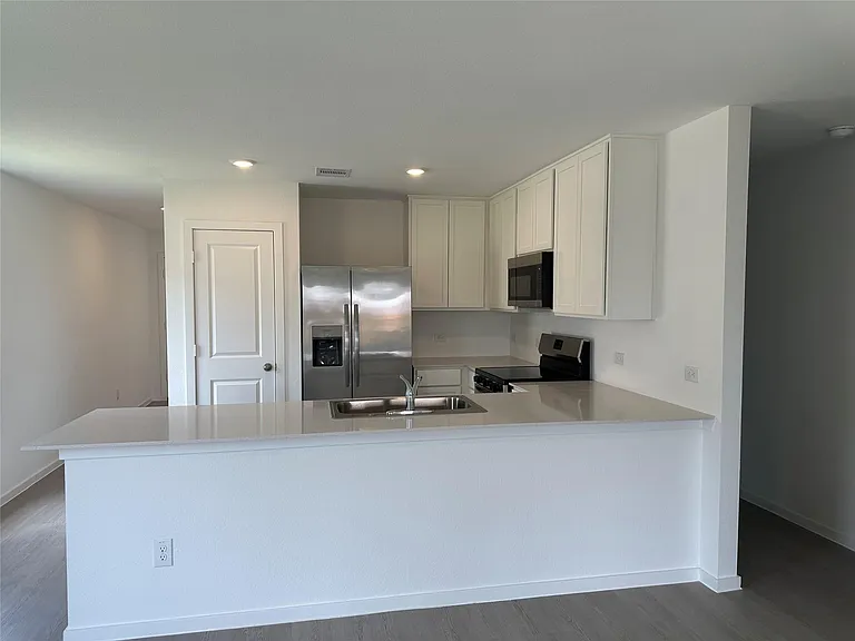 15131 Willowater Dr — Photo 7