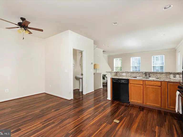 109 Splendor Garden Way — Photo 10