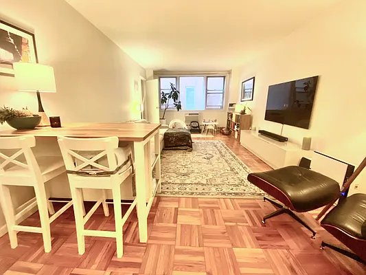 Rented by Sotheby's International Realty | media 2