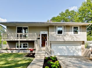 4 Greenwood Ct N, Buffalo Grove, IL 60089