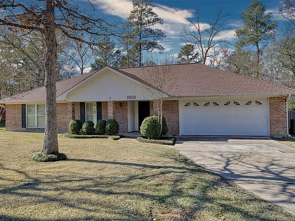 3rd image of 19132 Pinedale Cir