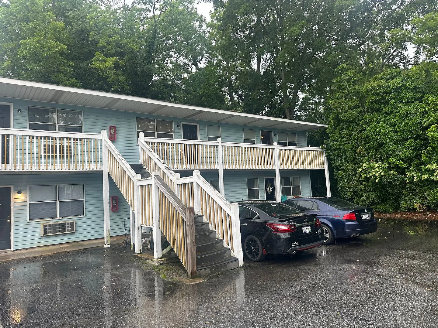 221 Hampton Ave — Photo 3