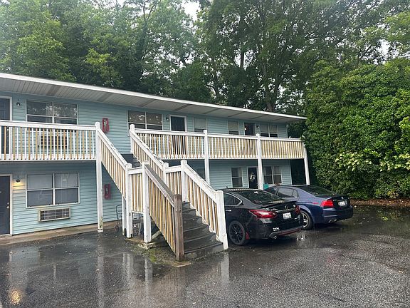 2nd image of 221 Hampton Ave #5