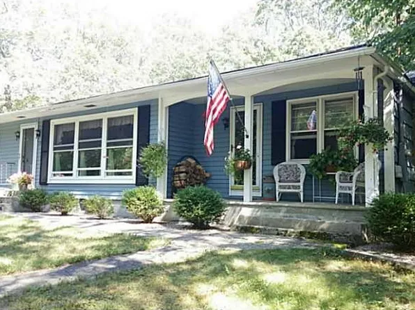 13 Pigeon Hill Cv, Bradford, RI 02808