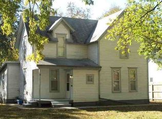 417 W 10th St, Newton, KS 67114