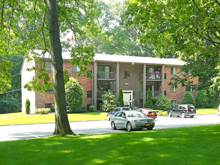 Crescent Village — Photo 26