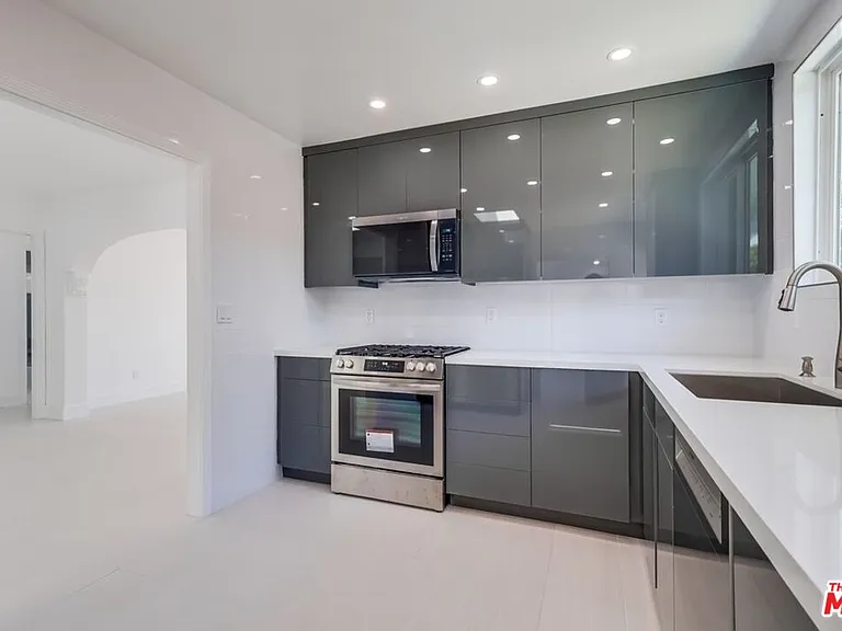 1318 S Longwood Ave — Photo 14