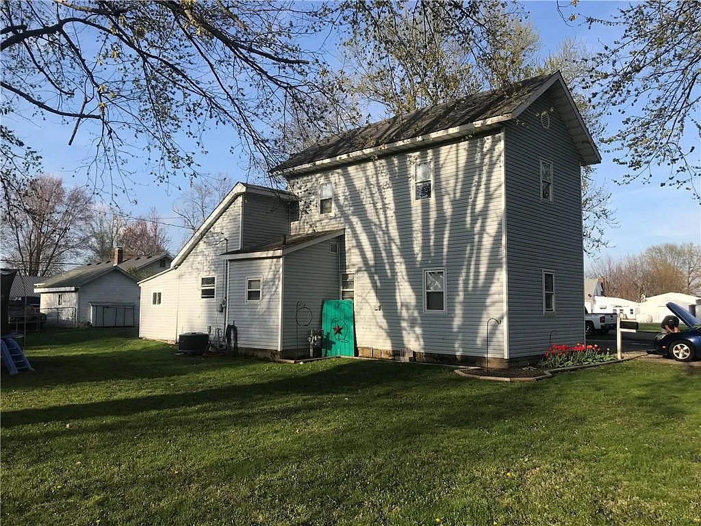 340 Gibson Pkwy photo 1